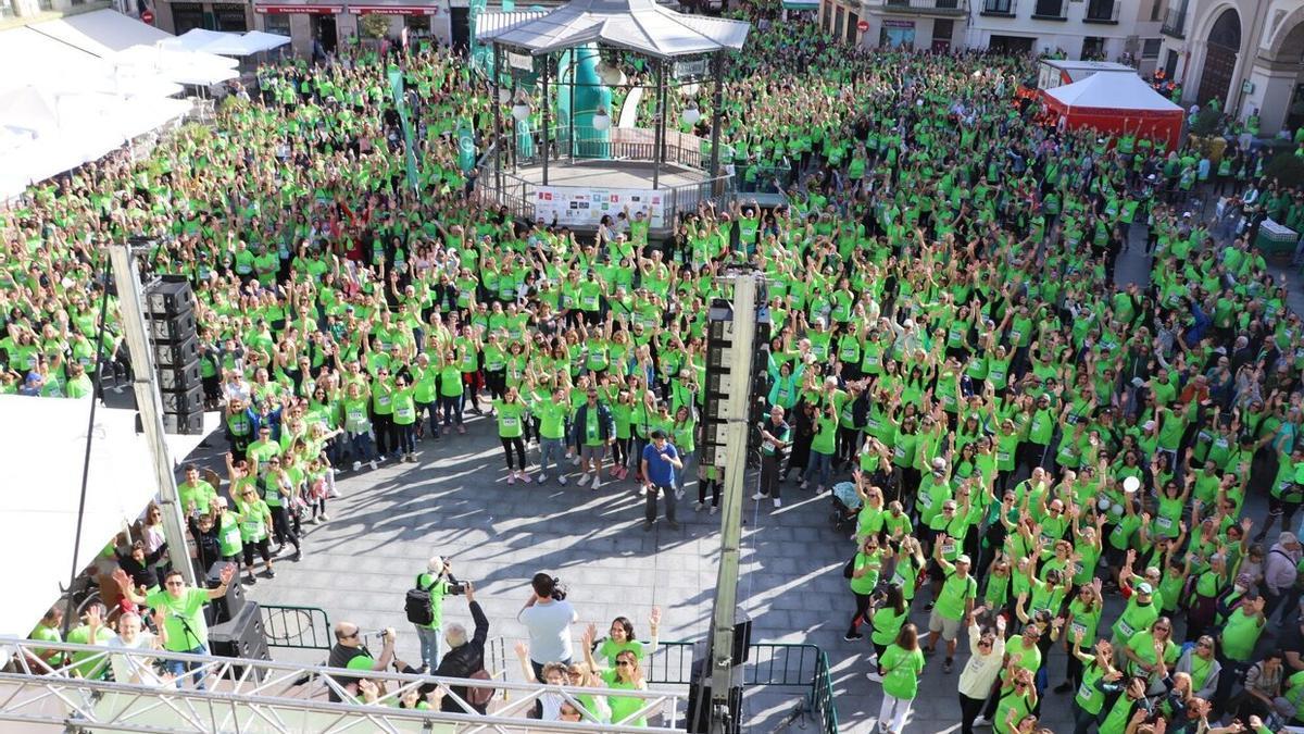 La Plaza de Los Fueros abarrotada de personas antes de tomar la salida