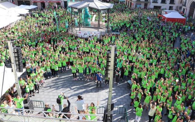 La Plaza de Los Fueros abarrotada de personas antes de tomar la salida