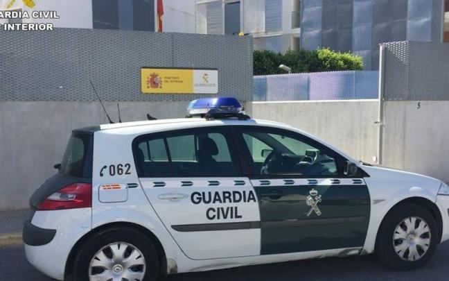 Vehículo de la Guardia Civil. Vehículo de la Guardia Civil.