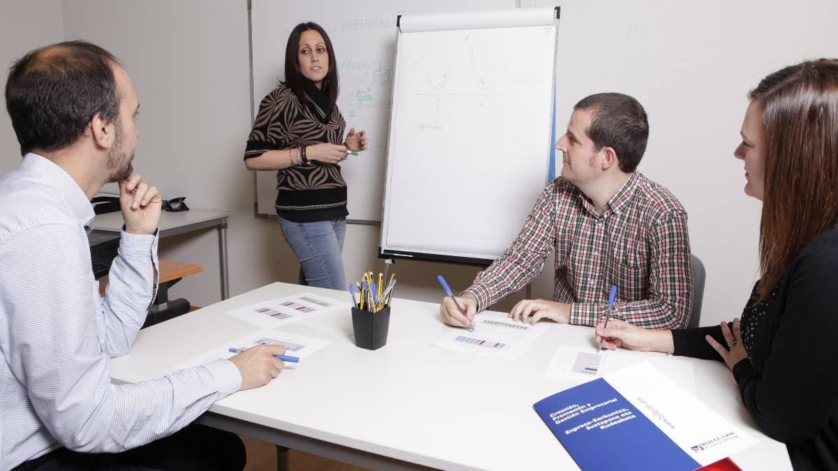 La formaci&oacute;n interna de su equipo de profesionales y externa es clave en la actividad de esta consultora.