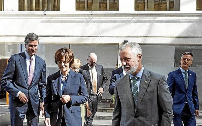 Urkullu, con los miembros de la delegación de TRUMPF. | FOTO: IREKIA Urkullu, con los miembros de la delegación de TRUMPF. | FOTO: IREKIA