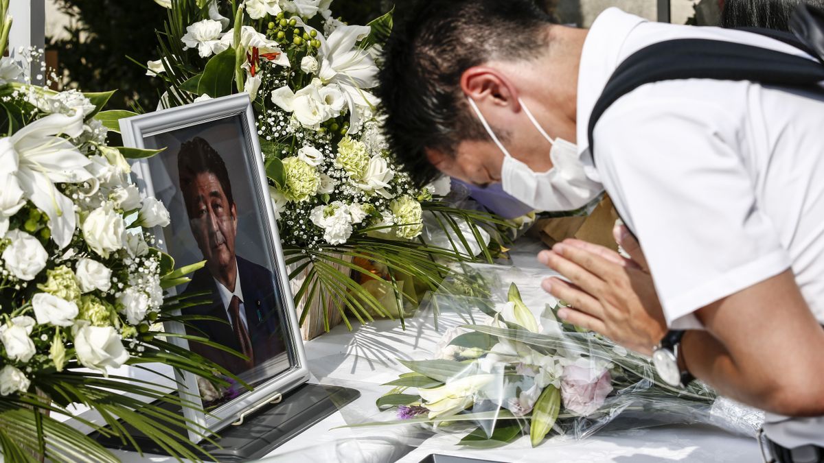 Altar en memoria del ex primer ministro japon&eacute;s Shinzo Abe.