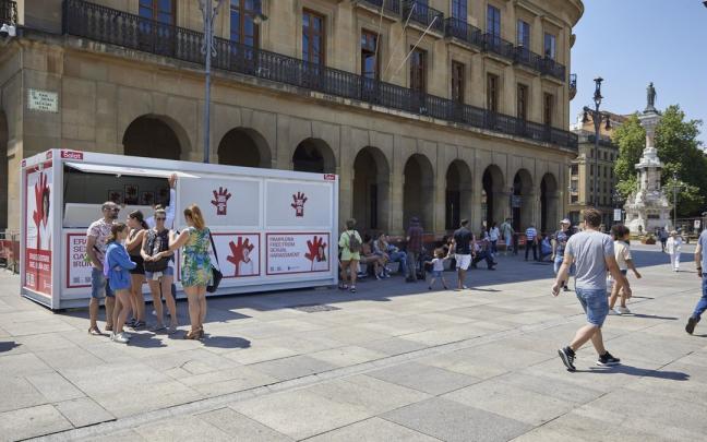 Punto de informaci&oacute;n sobre agresiones sexistas en la Plaza del Castillo.
