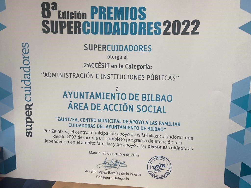 Detalle de la distinción otorgada al Ayuntamiento de Bilbao.