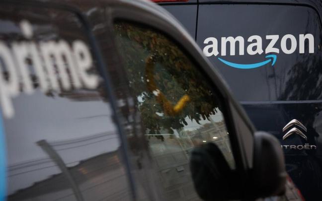 Vehículos de reparto de la multinacional de venta online Vehículos de reparto de la multinacional de venta online