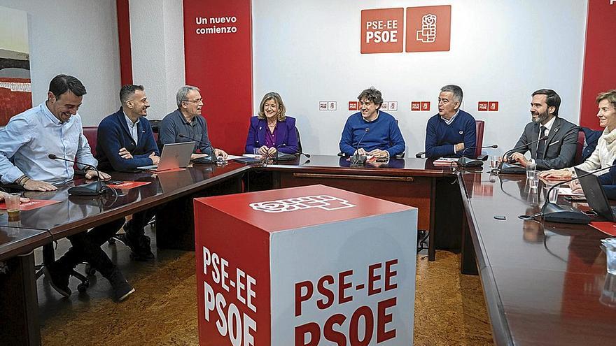 La cúpula del PSE, con su secretario general Eneko Andueza a la cabeza, en la reunión que mantuvieron el pasado 9 de enero. | FOTO: PSE