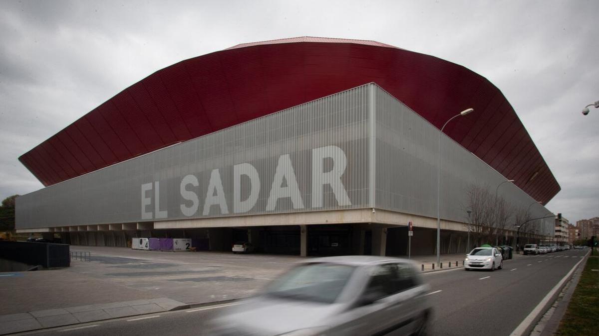 Exterior del estadio El Sadar.