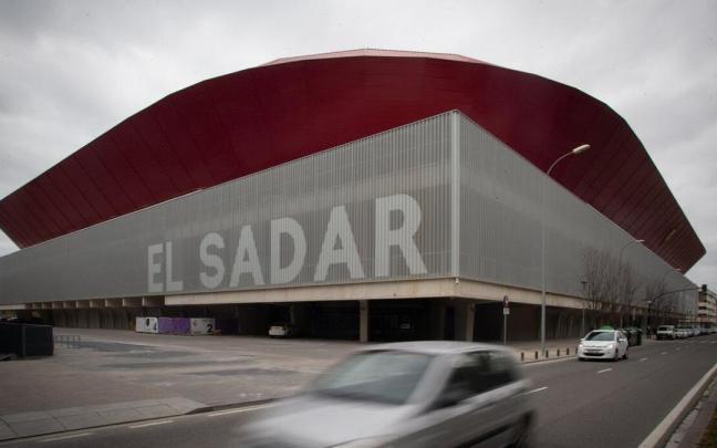 Exterior del estadio El Sadar. Exterior del estadio El Sadar.