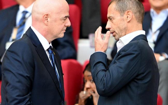 El presidente de la FIFA, Gianni Infantino, y el de la UEFA, Aleksander Ceferin. El presidente de la FIFA, Gianni Infantino, y el de la UEFA, Aleksander Ceferin.