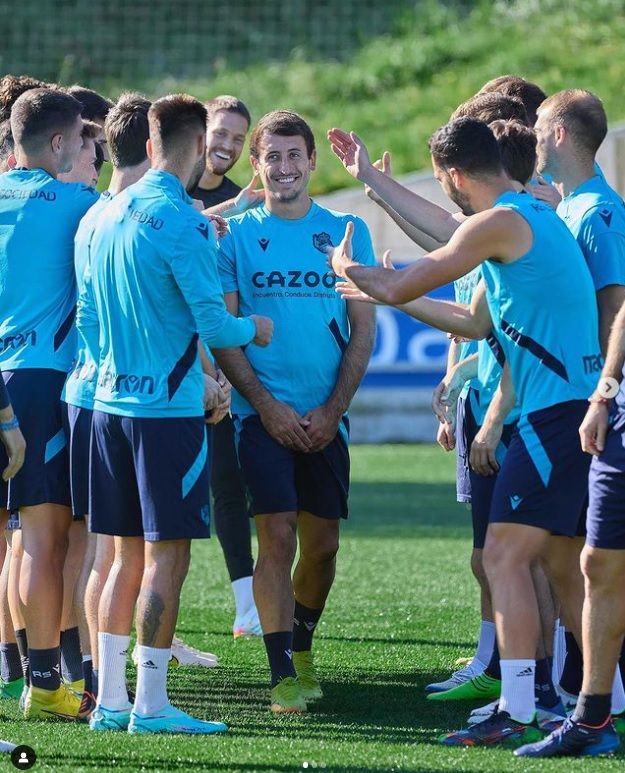 Mikel Oyarzabal vuelve a entrenarse junto a sus compañeros