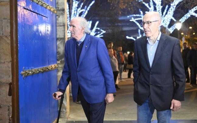 José Ángel Iribar entra en la Basílica de Begoña para despedir a Txetxu Rojo. José Ángel Iribar entra en la Basílica de Begoña para despedir a Txetxu Rojo.