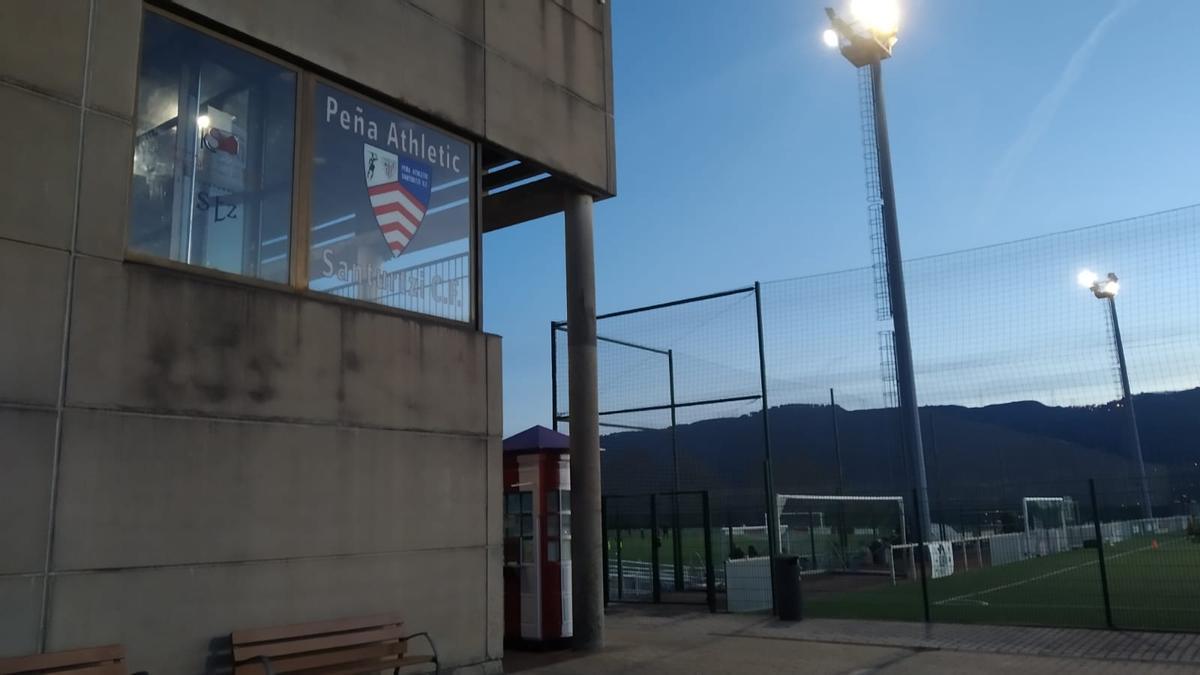 Imagen del campo Benjamín Martínez, donde juega sus partidos la Peña Athletic Santurtzi