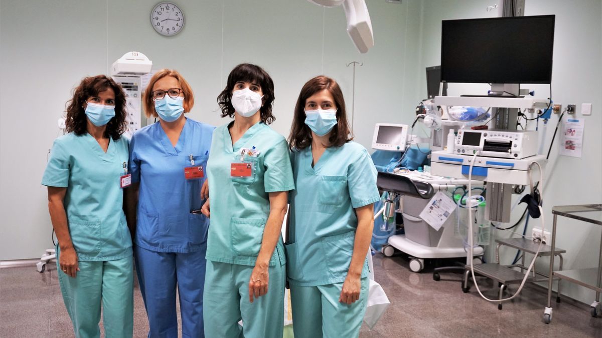 De izda. a dcha.: Marta Aldaz (matrona), Agustina Fernández (ginecóloga), Sofía Ramillete (matrona) y Lorena Miñones (pediatra).