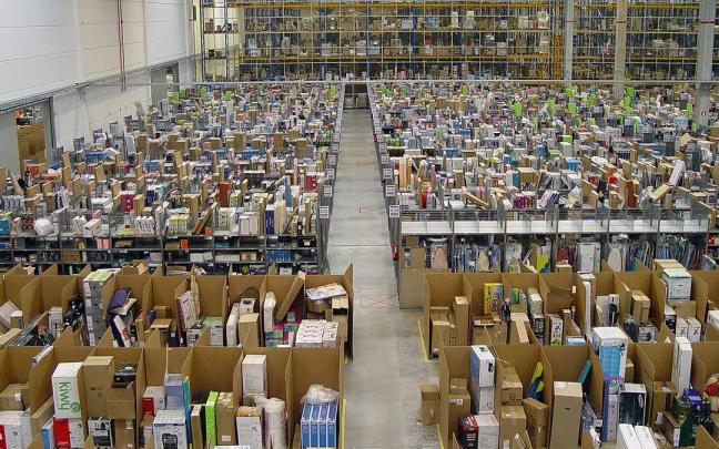 Erraldoi komertzial baten fardelen biltegia.