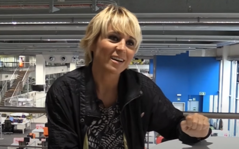 Ana Urrutia sustituirá a África Baeta en las campanadas de ETB. Ana Urrutia sustituirá a África Baeta en las campanadas de ETB.