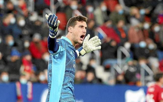 Sergio Herrera alienta a sus compañeros en un lance del encuentro de ayer.