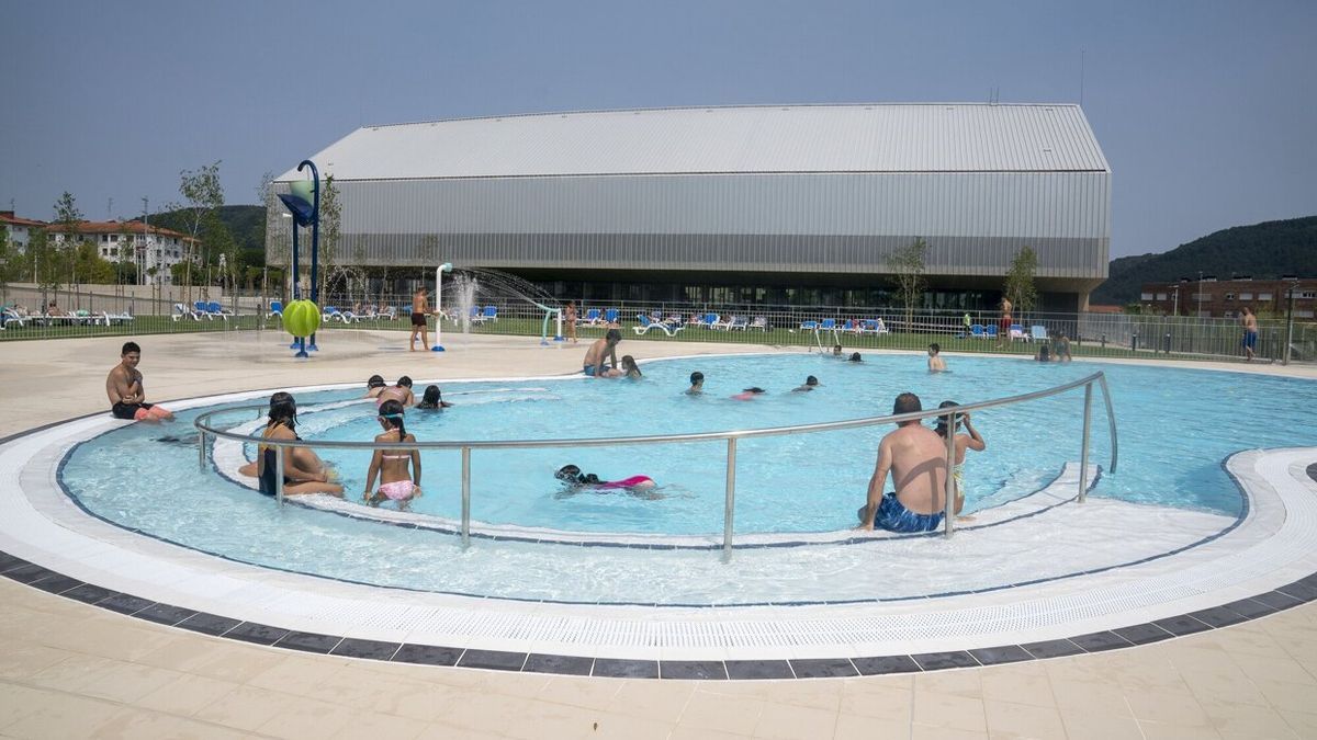 El calor favoreció el uso de la nueva piscina al aire libre