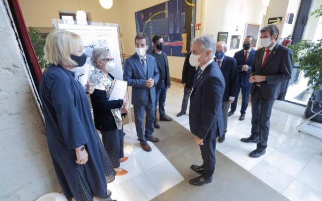 El lehendakari afirma que la convivencia es un reto ético apasionante que "se debe orientar al encuentro".