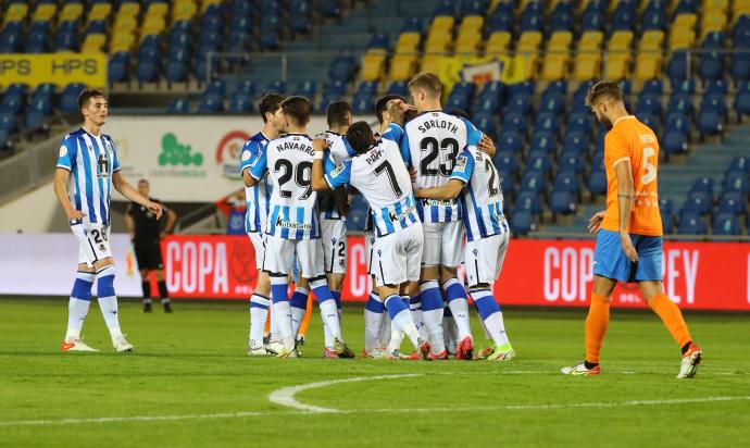 Los jugadores realistas celebran uno de los tantos de la noche.