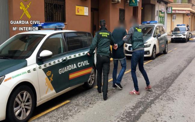 Uno de los detenidos en esta operación.