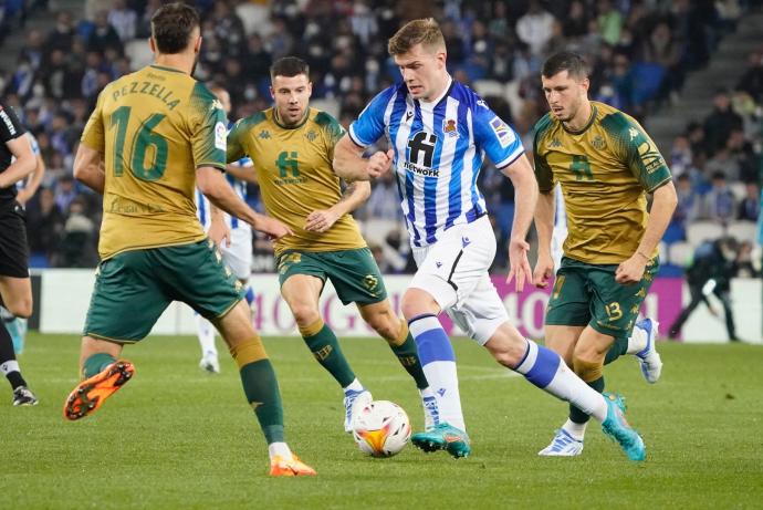 Sørloth, durante el partido ante el Betis.