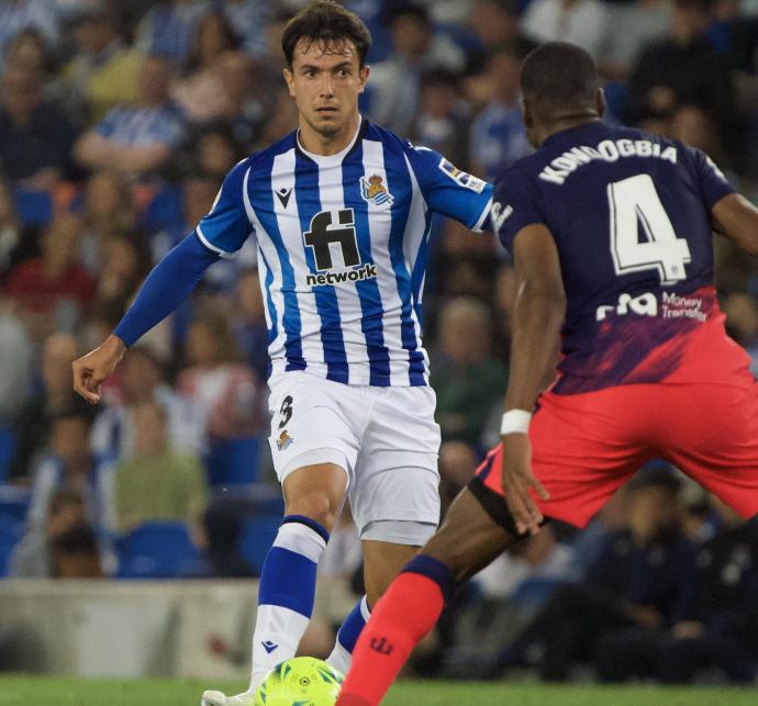 Martin Zubimendi, en una conducción durante el partido.