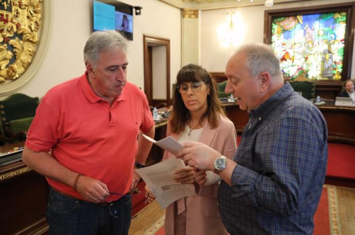 Asiron, Esporrín y Leoz, antes del pleno