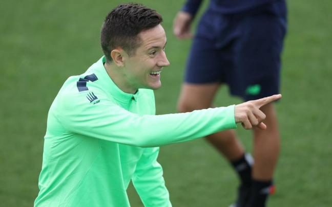 Ander Herrera sonríe durante un entrenamiento en Lezama. Ander Herrera sonríe durante un entrenamiento en Lezama.
