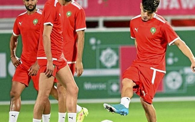 Abde, ejercitándose con Marruecos en Qatar.