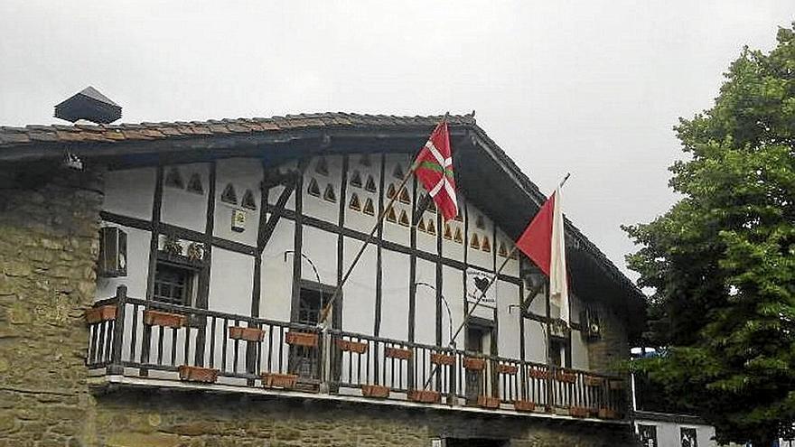 Edificio en calle Caminos Viejos que alberga la casa de cultura del barrio Areta en Laudio.