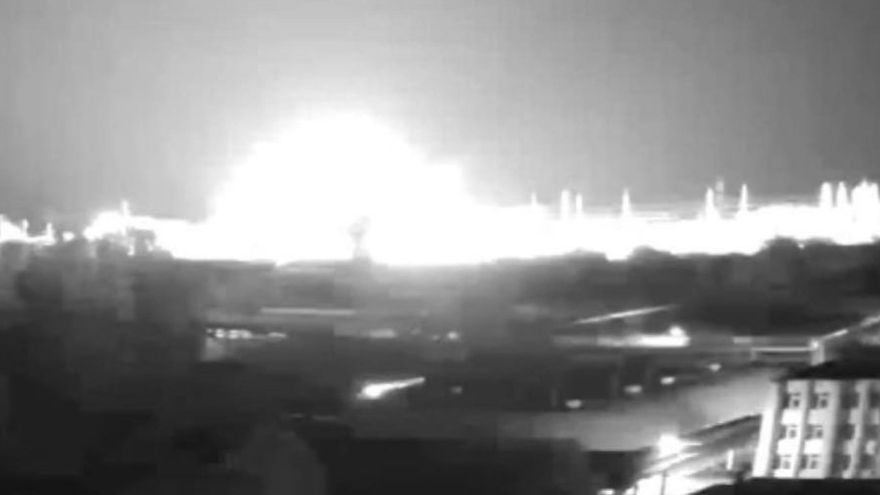 Imagen de la explosión junto a la central nuclear de Mikolaiv.