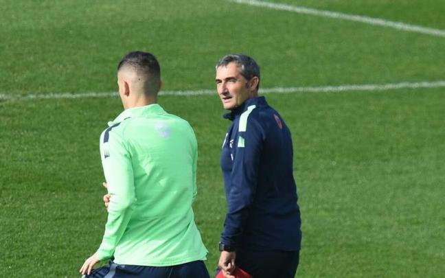 El entrenador del Athletic, Ernesto Valverde, durante el entrenamiento del jueves en Lezama El entrenador del Athletic, Ernesto Valverde, durante el entrenamiento del jueves en Lezama