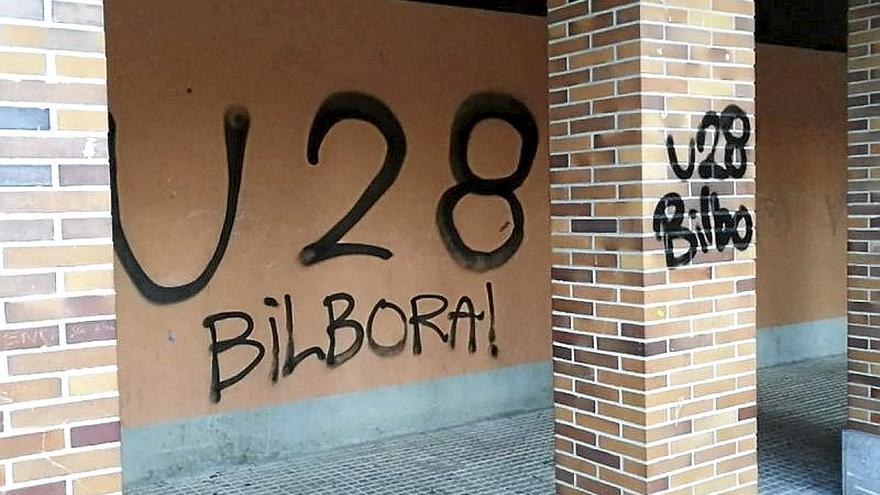 Pintadas que ha denunciado el Ayuntamiento de Lazkao. | FOTO: N.G.