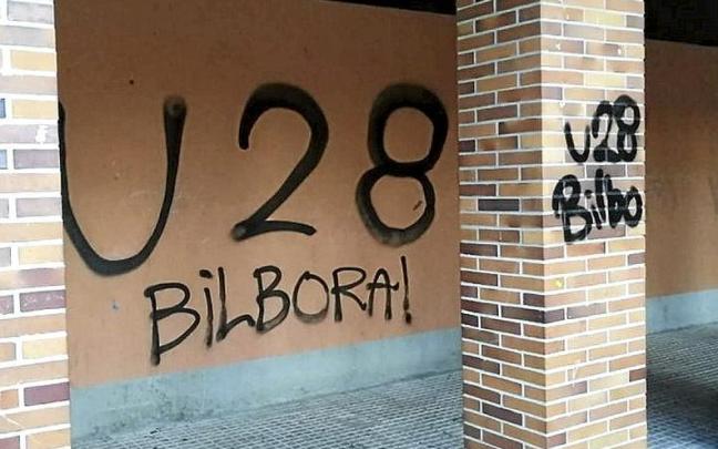 Pintadas que ha denunciado el Ayuntamiento de Lazkao. | FOTO: N.G.