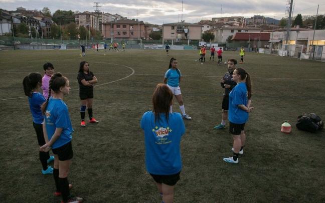 Jugadoras del Dunboa-Eguzki, en un entrenamiento en Irun.