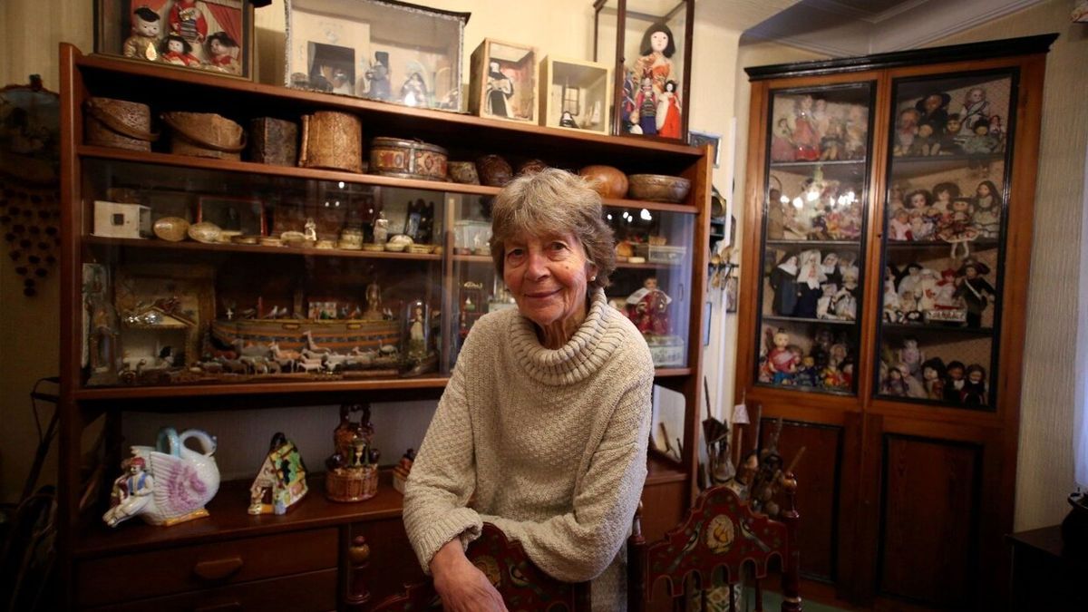 Gisela Wegener, que cumplió 83 años en marzo, posa en su museo. Llegó a Pamplona desde Bremen en 1962 para trabajar como terapeuta ocupacional en el hospital psiquiátrico.