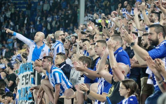 Aficionados del Alavés en Mendizorroza Aficionados del Alavés en Mendizorroza