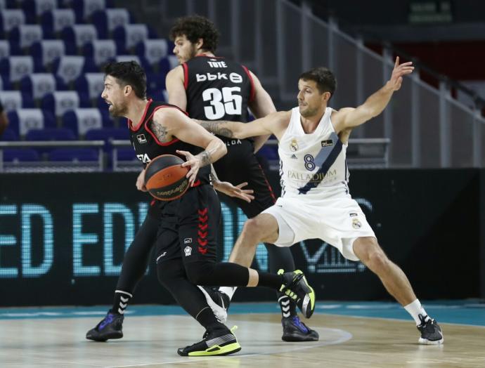 El Bilbao Basket pierde ante el Real Madrid y su futuro queda en manos del Estudiantes