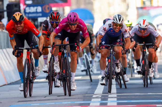 Démare se impone a Bauhaus y Cavendish para lograr su tercera victoria en el Giro.