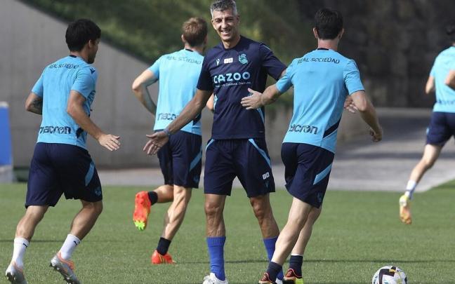 Imanol, sonriente durante el entrenamiento de esta mañana en Zubieta.