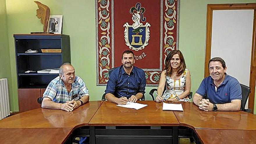 Firma de la compra de la parcela por Ekolo.