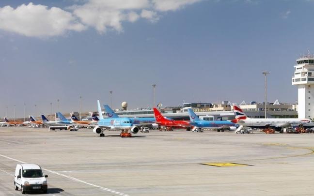 Aeropuerto Tenerife Sur (Islas Canarias). Aeropuerto Tenerife Sur (Islas Canarias).