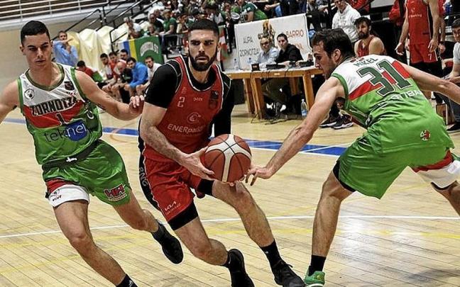 Javi Balastegui, en un partido del pasado curso. | FOTO: IBAN AGUINAGA