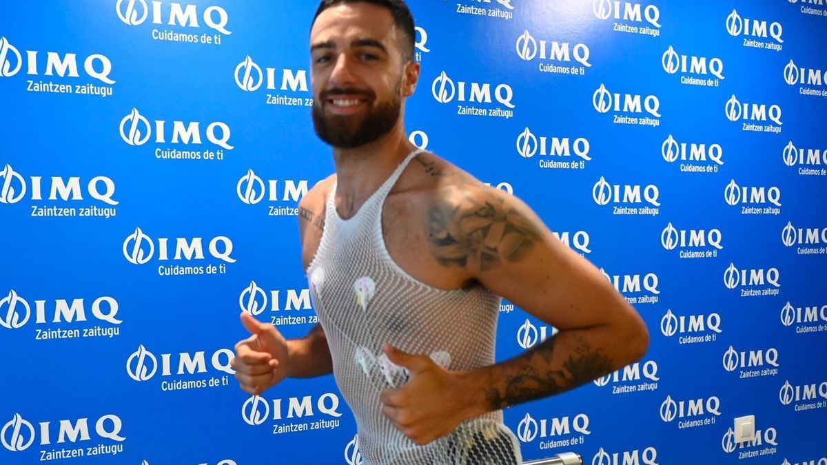 Francis Alonso, durante el reconocimiento m&eacute;dico de ayer en IMQ.