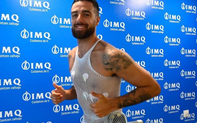 Francis Alonso, durante el reconocimiento m&eacute;dico de ayer en IMQ.