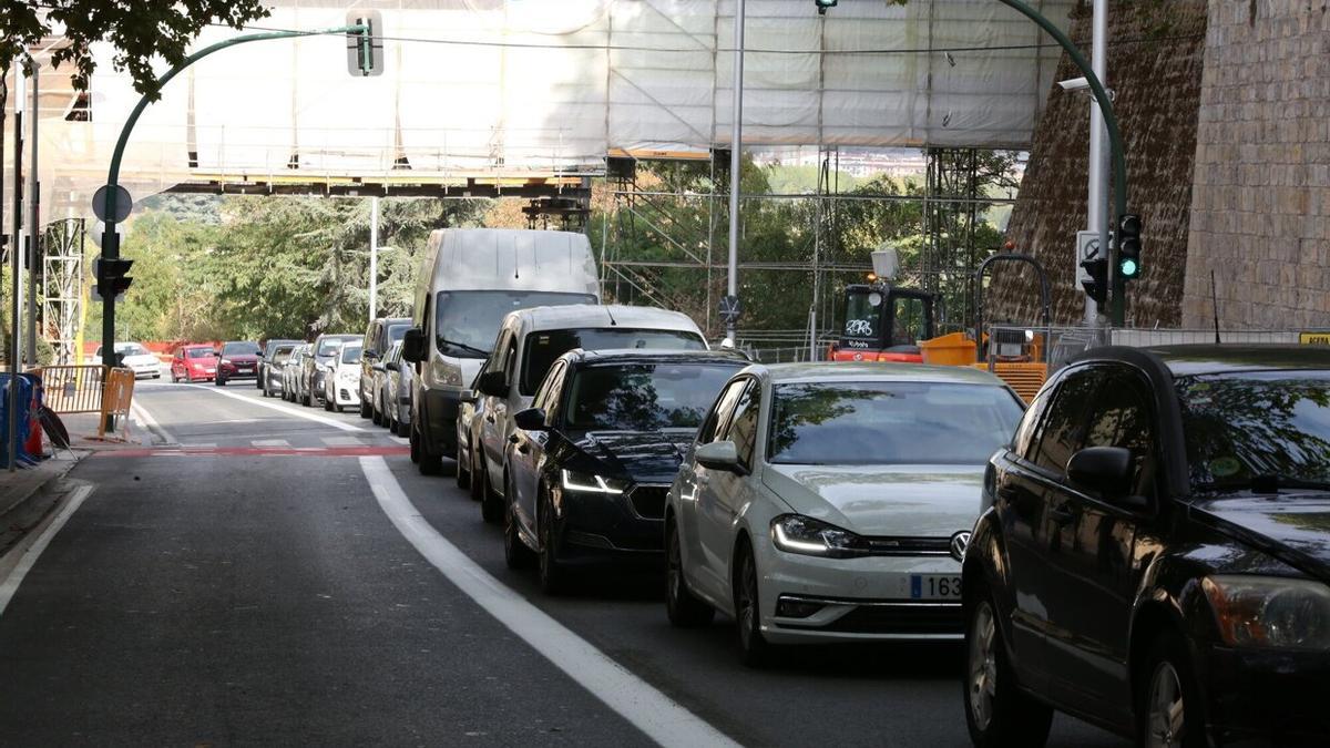 Tapón de vehículos en la subida al Labrit