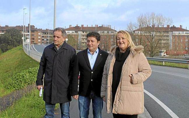 Presentación de la obra de la nueva variante de Zarautz celebrada ayer en el puente de Frantsesbidea. | FOTO: N.G. Presentación de la obra de la nueva variante de Zarautz celebrada ayer en el puente de Frantsesbidea. | FOTO: N.G.
