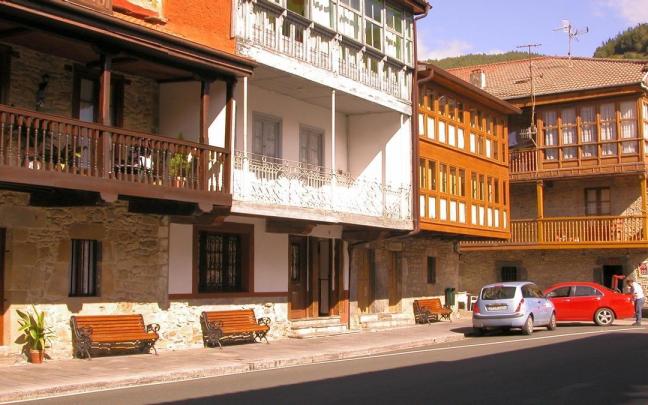El casco de Lanestosa, una de las dos villas encartadas, conserva su esencia.