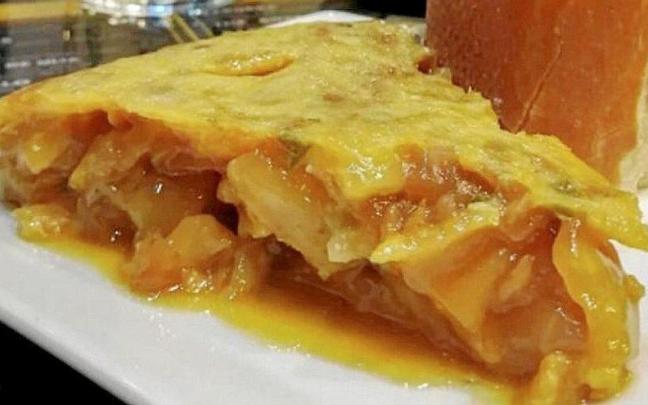 Las imágenes de arriba corresponden a las tortillas del Ezkurra y el Bizi Espacio Gastronómico; las de abajo, al Metropolitan Gym y al Maun Grill Bar. Fotos: Instagram