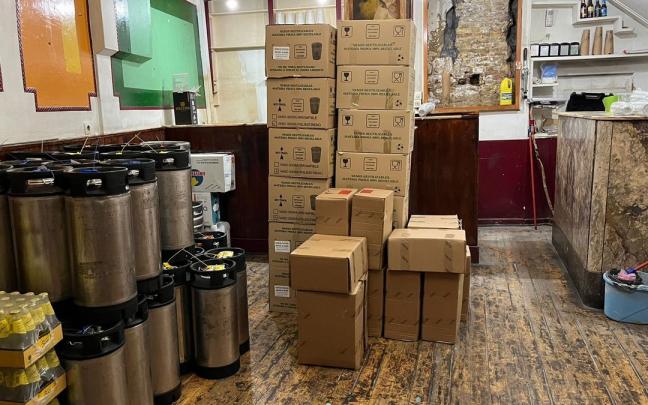 Imagen del interior del Caf&eacute; Roch, que cerr&oacute; esta primavera, preparado para abrir en Sanfermines.